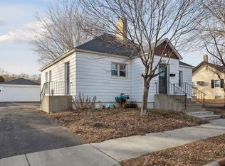 303 N Hickory St, Chaska, MN 55318