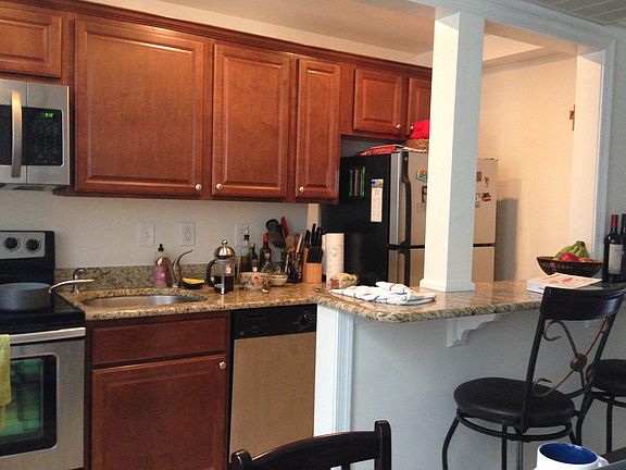 5th image of 1813 Queens Ln #2154