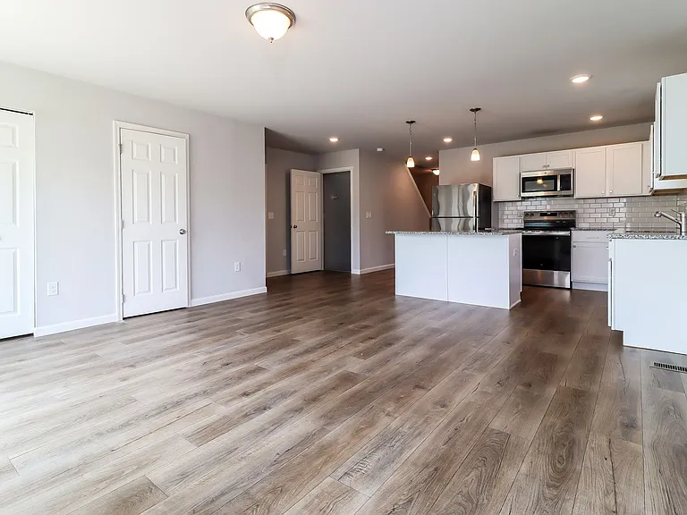 2216 Macatawa Ln — Photo 3