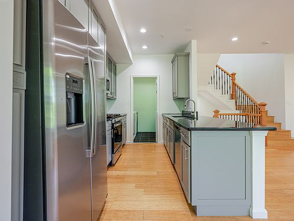 4th image of 2322 Shannon Pl SE #A