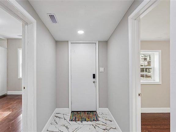 3rd image of 1993 Mark Pine Rd