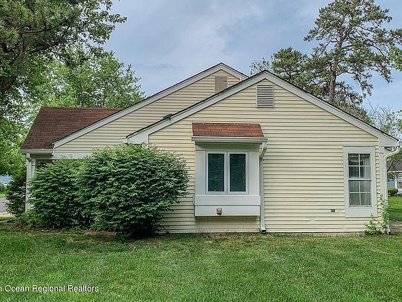 4th image of 891B Stratford Court #B
