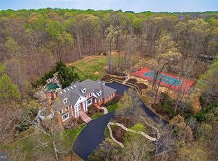 10618 Beach Mill Rd, Great Falls, VA 22066