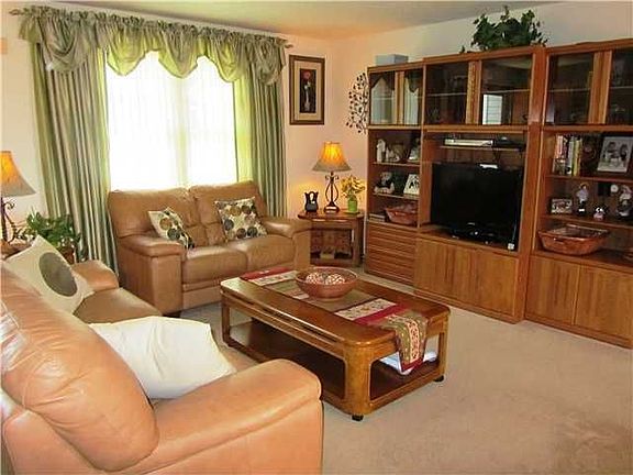 3rd image of 3248 Woodfield Dr