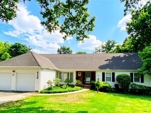 8136 Outlook Ln, Prairie Village, KS 66208