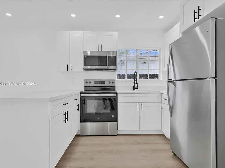 3430 NW 10th Ave — Photo 8