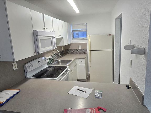 4th image of 8027 NW 8th St APT 13