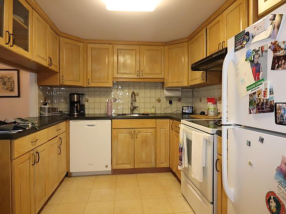 5th image of 45 Longwood Ave #2