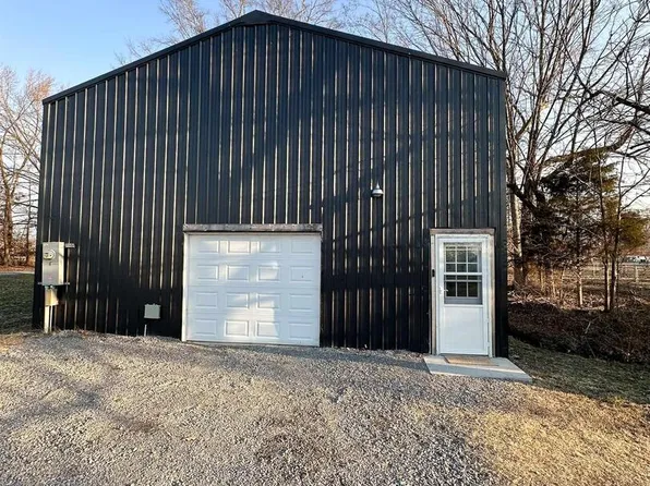 109 W Clay St, Herrin, IL 62948