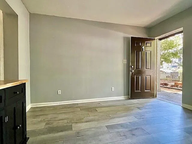 479 Kelly St SE — Photo 2