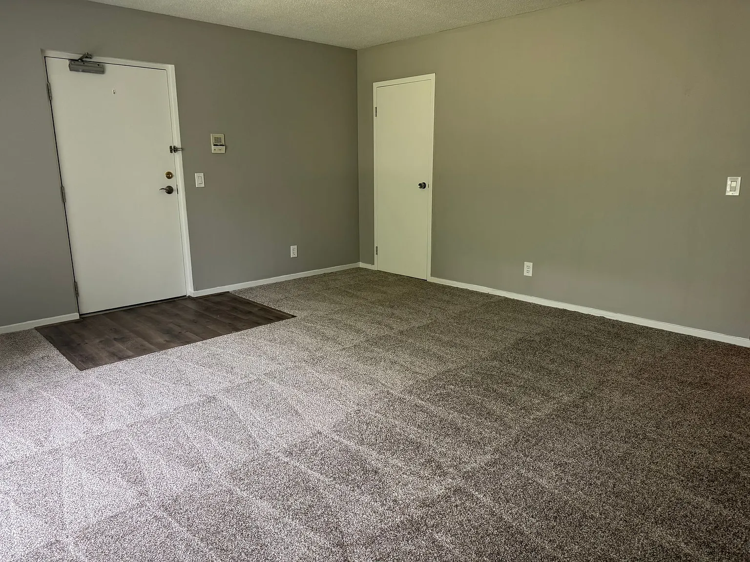 Goodhue Apartments — Photo 4