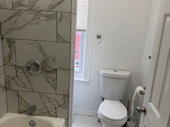 5th image of 366 W Greenwich St #2