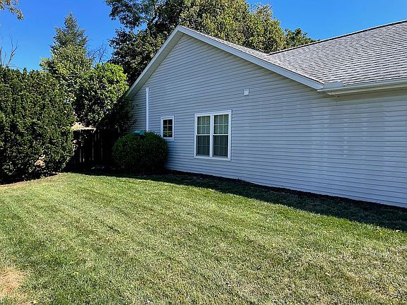 3rd image of 29 Greenspring Dr