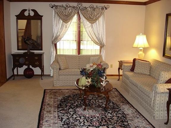3rd image of 448 Scarket Oak Dr