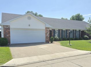 4036 Cambridge Cir, Jefferson City, MO 65109