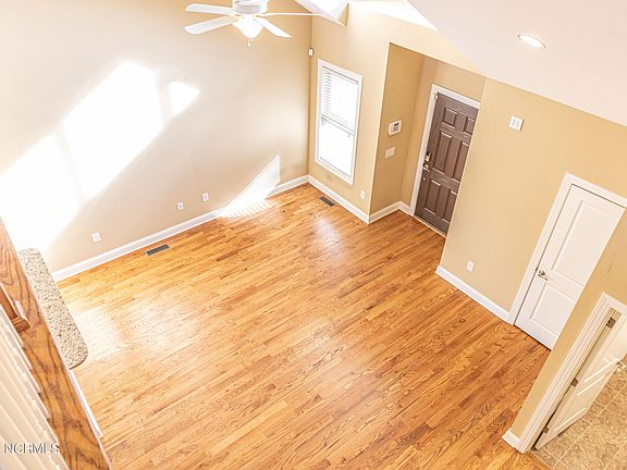 4th image of 113 Cypress Cir
