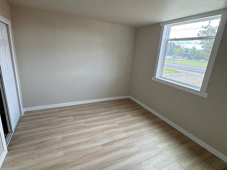 321 W Summa St — Photo 10