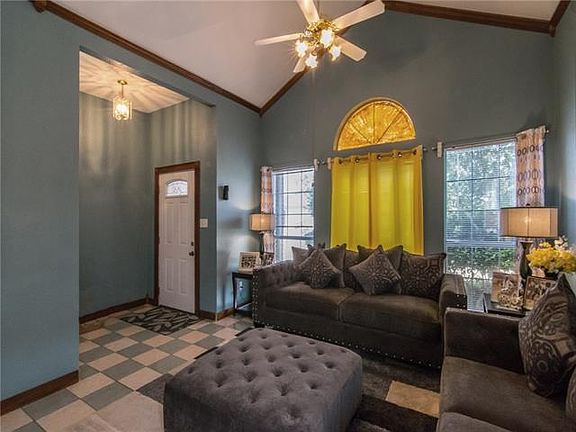 3rd image of 5709 Creekridge Dr