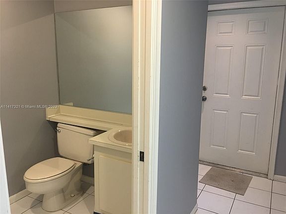 4th image of 2126 NE 44th St #9