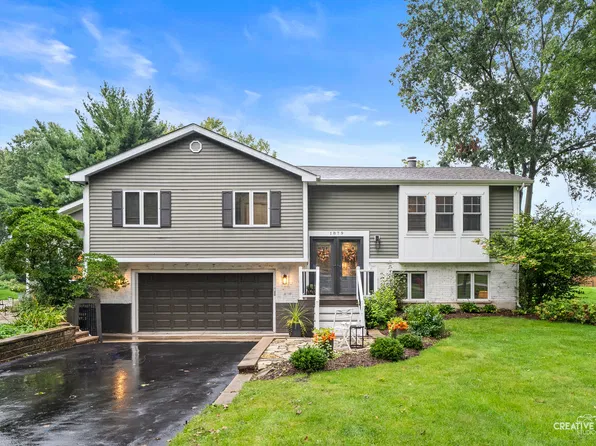 1879 Fays Ln, Sugar Grove, IL 60554