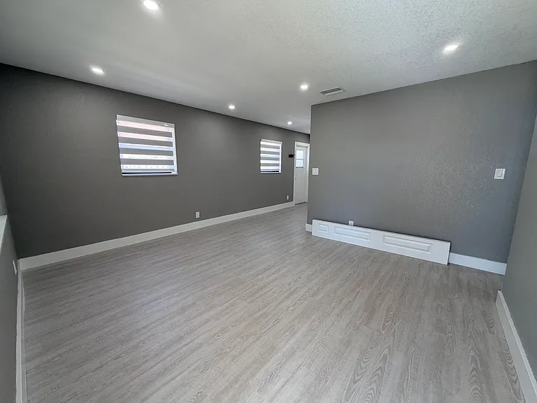 827 Franklin Rd — Photo 2