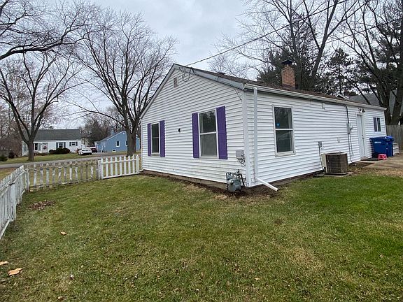 3rd image of 1701 Burlington Ave