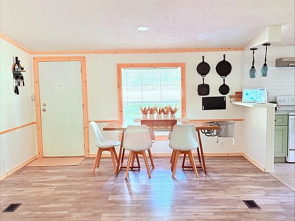 3rd image of 12020 Bay Rd W