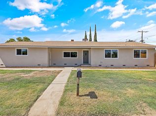 1030 W Bardsley Ave, Tulare, CA 93274