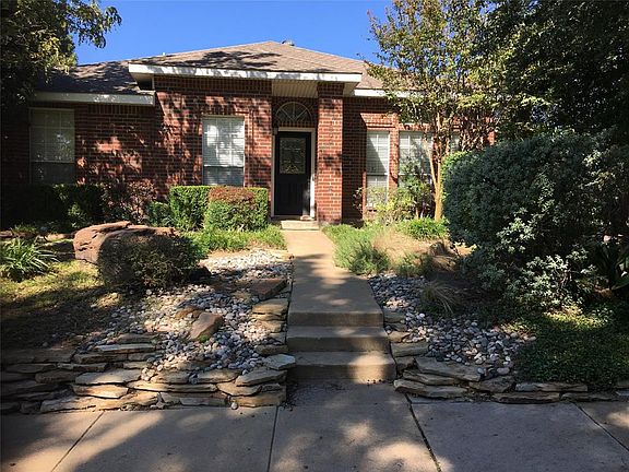 2nd image of 1805 Crescent Creek Ln