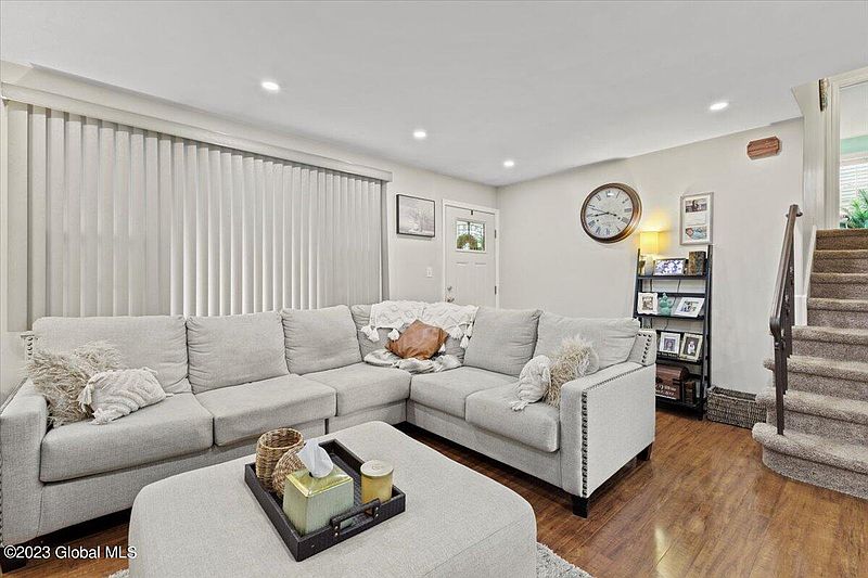 4th image of 1402 Lawn Avenue