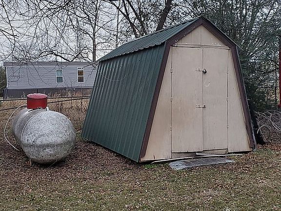 3rd image of 133 Lakeview