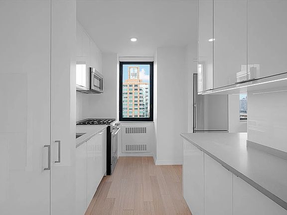 5th image of 75 W End Ave APT C18i