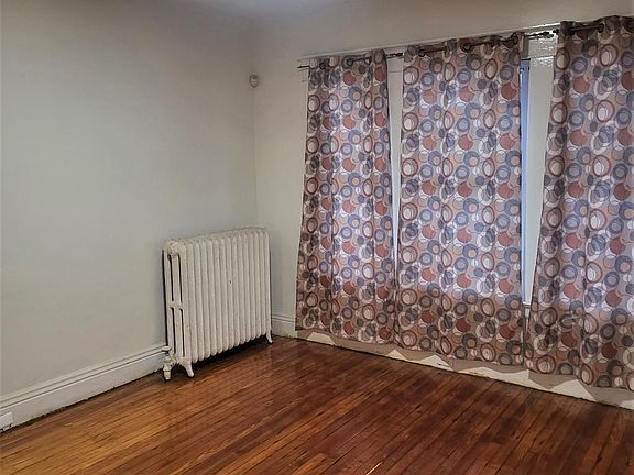 4th image of 158 Eaton St #1