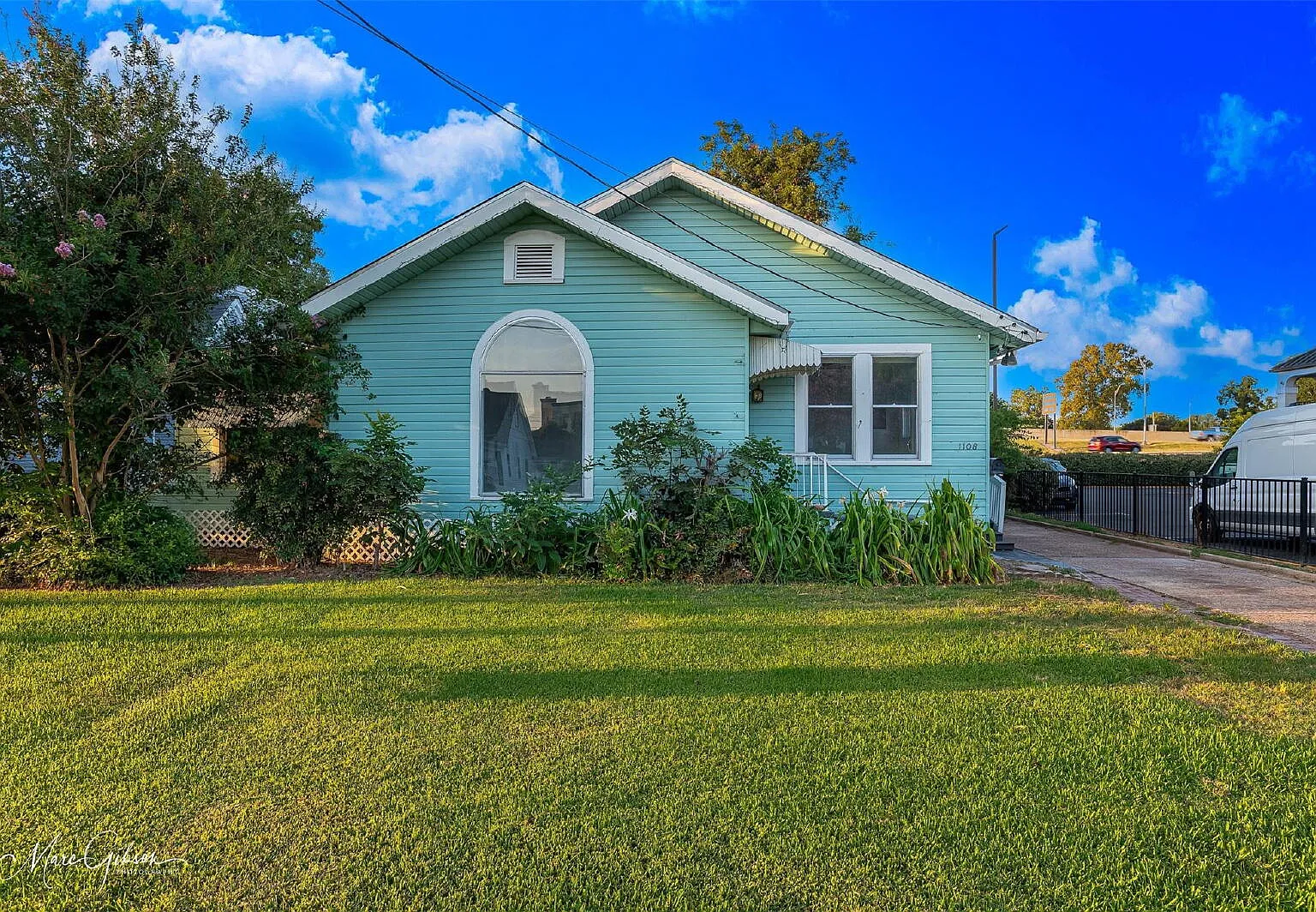 3 bed, 1.5 bath, 1600 sqft, $1,400 — Photo 1