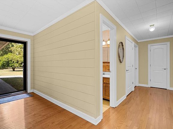 5th image of 235 Cedar St