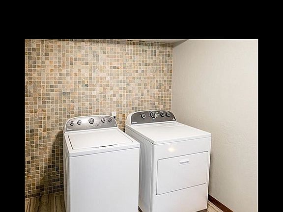 5th image of 220 Cypress Ave