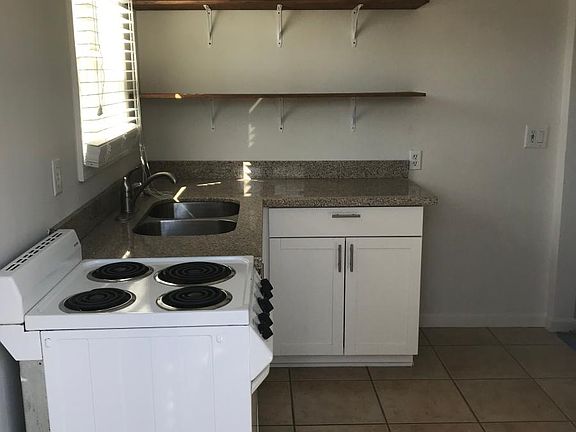 4th image of 1033 E Fairmount Ave #2