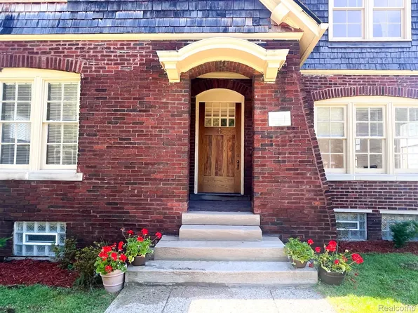 488 Parkview Dr, Detroit, MI 48214