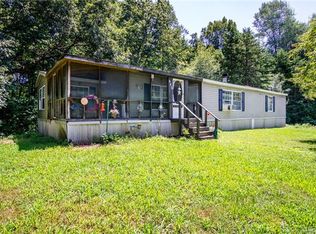 945 Hide Away Trl, Clover, SC 29710