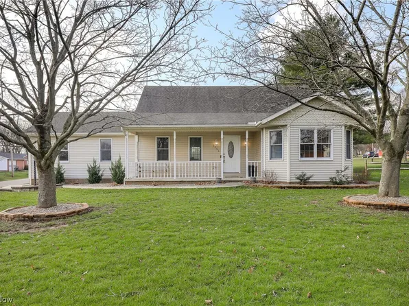 2756 Rita St NE, Hartville, OH 44632