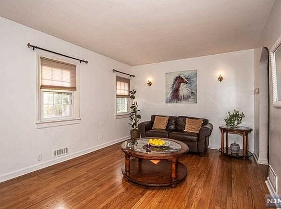 3rd image of 170 Clinton Ave