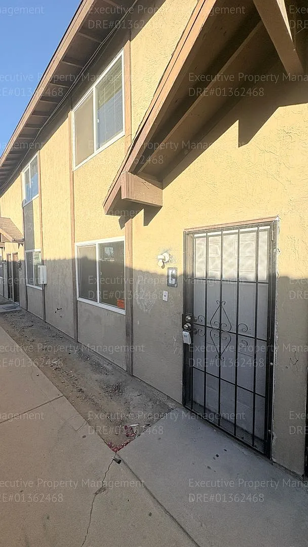 1405 Pacific St — Photo 3