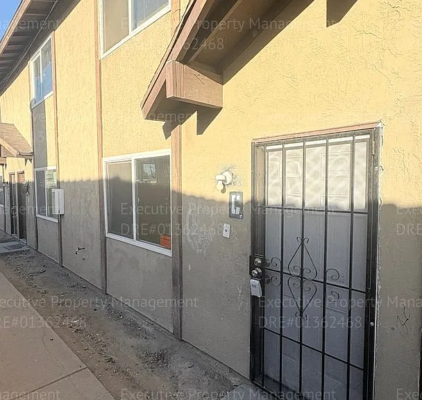 1405 Pacific St — Photo 3