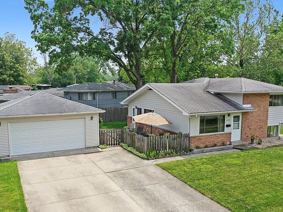 2nd image of 205 Westwood Dr