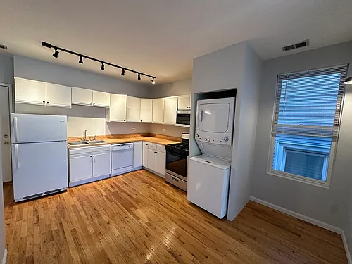 1503 W Nelson St Photo 1