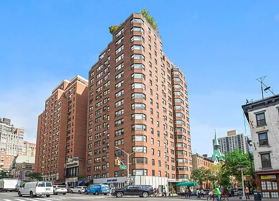 Sold by Winzone Realty Inc | media 8
