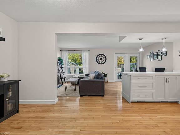 4th image of 475 Annapolis Ct