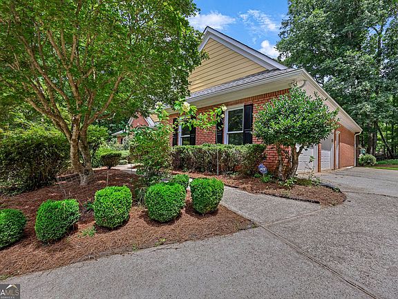 3rd image of 175 Pinevale Ct