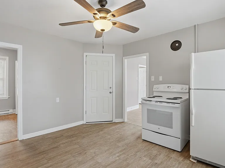 6 Oswald St #1 — Photo 11
