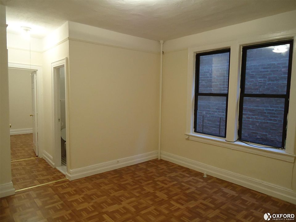 1st image of 3313 Crescent St APT 3R